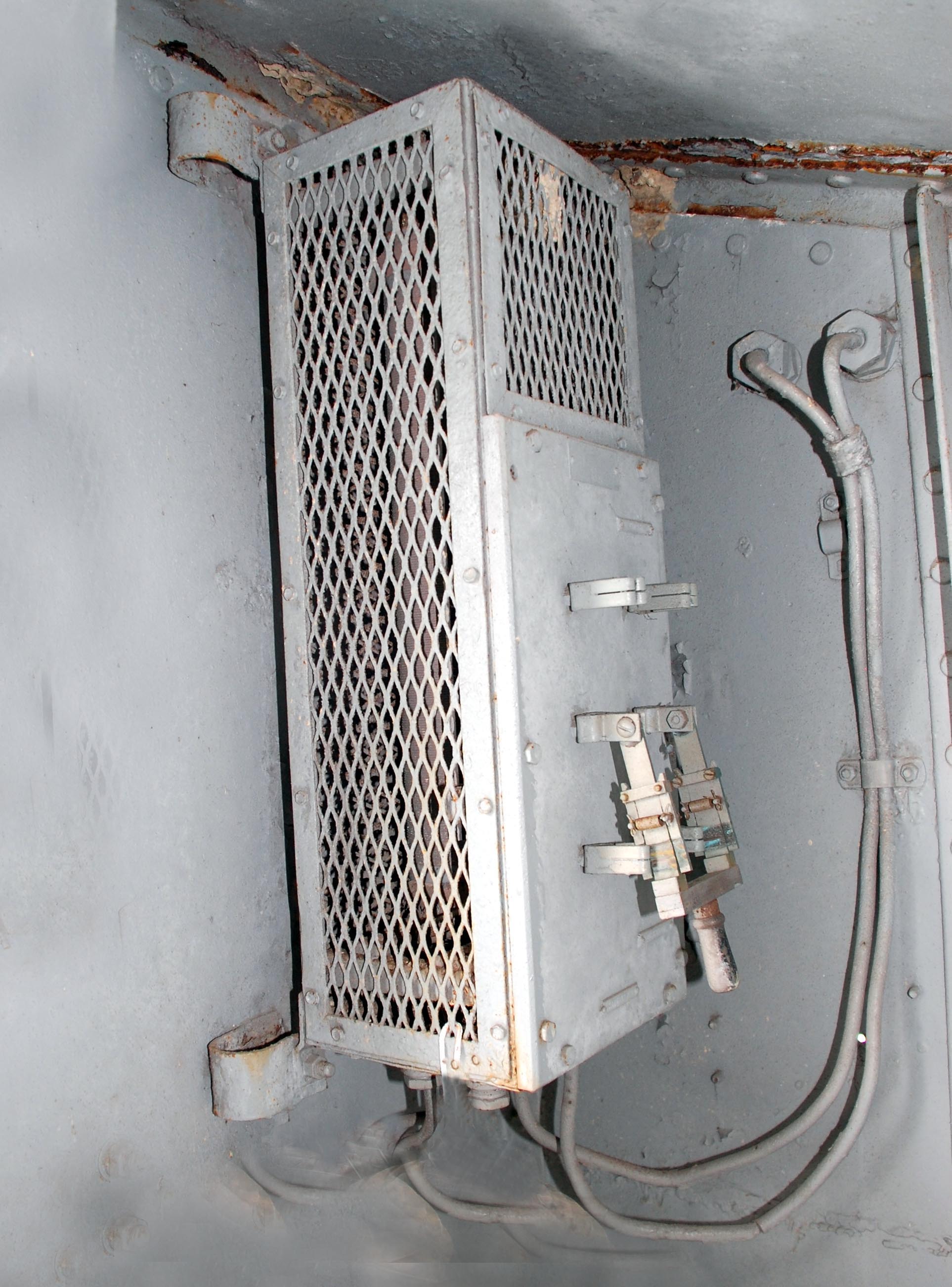 guns crew shelter_heater_a.jpg